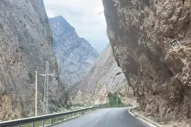 香格里拉镇到梅里雪山，穿越东旺大峡谷，害怕并刺激着