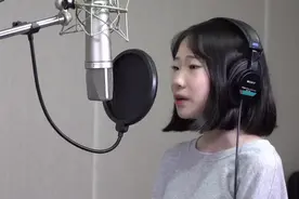 韩国中学生(郑叙周/정서주)  
歌名(花路/꽃길)