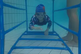 四班#学游泳 #水下摄影 #暑假班火热招生中视频封面
