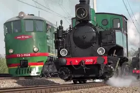 俄罗斯“苏俄蒸汽机巡展”，其中装甲列车巨大的尺寸最为震撼