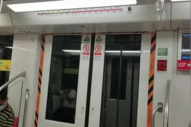 2号线莫愁湖报站，越来越多的车线路图换了#南京地铁视频封面
