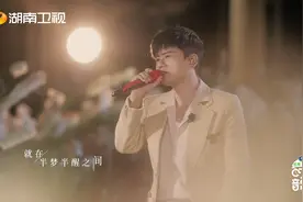 #张杰沉浸式唱半梦半醒之间 纯享版丨温柔歌声让人沉醉#张杰视频封面