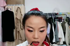 简单的小男孩的舞台妆怎么画，今天画一个男生古风妆视频封面