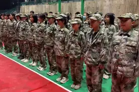 你的梦想是特警，朝着梦想奔跑吧！少年