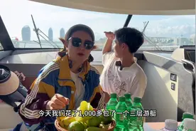 我们在三亚花1000多包了一个大三层的游艇出海，有吃有喝的视频封面