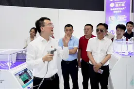 乐城管理局局长顾刚陪同40余位中日知名企业家一行参观乐城药械展视频封面