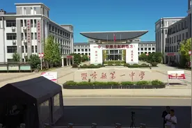 双峰一中今年高考再续辉煌，物理方向665分以上8人视频封面