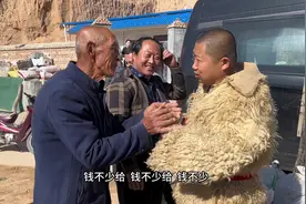 每当路遇到慈祥老人就想起自己的爷爷， 心里有种莫名的心酸视频封面