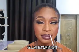 化妆吸引力有多大？非洲妹子双眼失明，孤身走十里路只为化妆变美视频封面