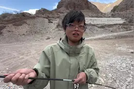 广西00后女孩骑行西藏，一路风餐露宿，荒郊野外的胆子真肥……视频封面