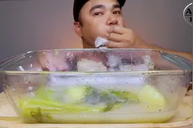 菲律宾小哥爱上中国蹄花，软糯Q弹吃到爽视频封面