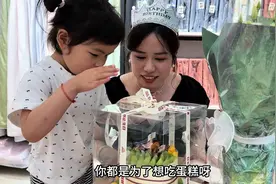 婷婷30岁生日到了，小松请客吃烧烤，结果喝的像一滩烂泥