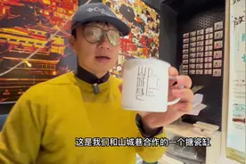 沉浸式探店 重庆背包十年山城巷店 #青年旅舍 #一镜到底视频封面