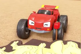 儿童喜爱的卡通越野车玩具车和汽车小伙伴们的趣味滑行比赛游戏视频封面