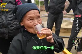 桑叶枸杞红枣蜂蜜茶，明目提神，这个百岁奶奶实在太会养生了！视频封面
