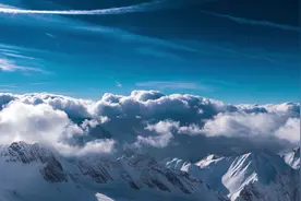 应该是周杰伦第一首没有歌词，只有曲的歌，这曲越听越上头。