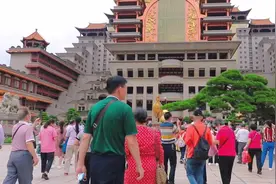 云天宫又迎来一大波游客#玉林 #安全出行 #惊不惊喜意不意外视频封面