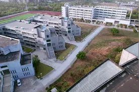 平顶山再遇疫情，平顶山学院空无一人 医学院与湖滨校区#航拍摄影视频封面