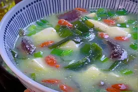 今天给大家解锁一个皮蛋的新吃法，很多人都没有吃过，非常好吃