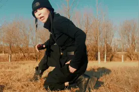 #创作灵感 第六集 单膝跪地怎么摆姿好看#教你摆pose#自拍视频封面