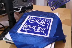 剪纸用蓝色的剪纸转印纸，发现这颜色好高贵#剪纸 是不是像#蓝染视频封面