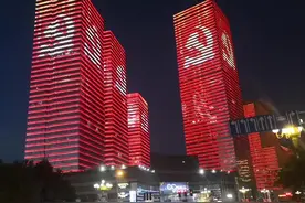 与内地两个小时时差，晚上十点，乌鲁木齐华灯初放，视频封面