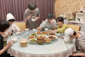 时代少年团，被哥哥们宠着长大的小丸子做菜了（哥哥们看破不说破