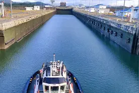 #海员生活  大型集装箱船巴拿马运河过船闸视频封面