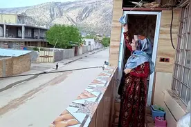 伊朗女人阿斯塔丽的最新后续：小叔子来访，带来了不好的消息视频封面