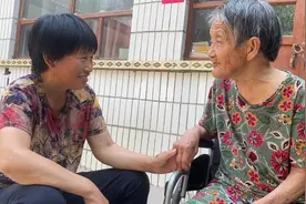 婆婆病后情绪不稳定，二姑姐照顾生活起居，深深感慨大妮不容易视频封面