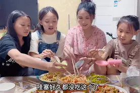 夏天来一份无骨鸡爪拌黄瓜，简直太爱了，酸辣可口根本停不下来