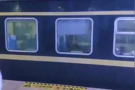 【2021.10.06】复兴号潍坊站停车#交通强国铁路先行 #潍坊站视频封面