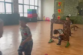 湖北本色教育秉承：让男孩更阳刚，让女孩更坚强的办学宗旨视频封面