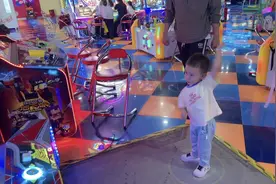 第一次打电动，玩得很开心，还和奥特曼合影了#生活vlog日常记录视频封面