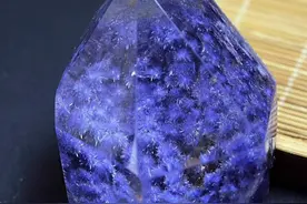 天然蓝发晶非常稀少，很多朋友都没有看过，属于水晶中的熊猫晶种视频封面