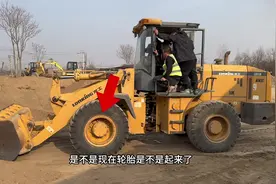 学铲车必看视频，铲料关键操作#铲车教学 #铲车装载机