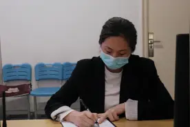 郑州市信息技术学校|郑州第十中学宿舍教官为学生保驾起航！视频封面