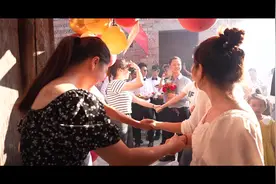 结婚当天，给新娘献唱一首满是感动的歌曲，感动又浪漫