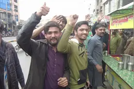 巴基斯坦街头给我的电动车店宣传，巴铁们非常热情，最后太感人了视频封面