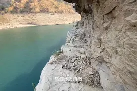涪陵乌江栈道，虽然曾经依靠拉船为生纤夫早已消失视频封面