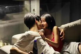 喝酒就要跟喜欢的人喝，那种微醺状态，说着我爱你，接吻，拥抱视频封面