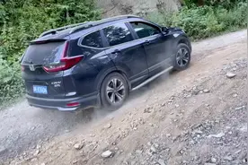 湖南小伙开本田CRV上山野炊，车神开车爬坡像飘移，结果是这样？视频封面