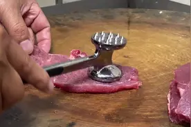 猪肉佬说：猪肉锤一百下最好吃，更别说牛肉，不信你试试#牛扒