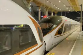G7227次驶入南京南站，从上海虹桥坐G7176次过来换乘视频封面
