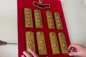 【影视服饰制作】55式海军将官常服肩章装框#55式 #将军#肩章视频封面