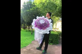 #520现金花束 #生日花束 #网红花束 #香烟花束教程 #5块钱的快乐视频封面