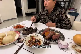 老妈今天做的晚餐碳水配碳水，#平平淡淡小日子