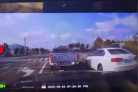 车牌号鲁E37H98 湖州路 黄河路由北向南  白色大众   恶意抢道