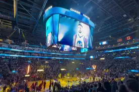 2023赛季金州勇士队首发出场仪式#nba现场原声 #nba #美国 #勇士视频封面