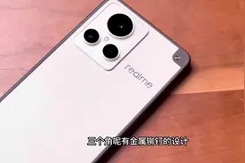 骁龙8+处理器，超窄的边框，这应该算是直屏手机的颜值天花板了视频封面